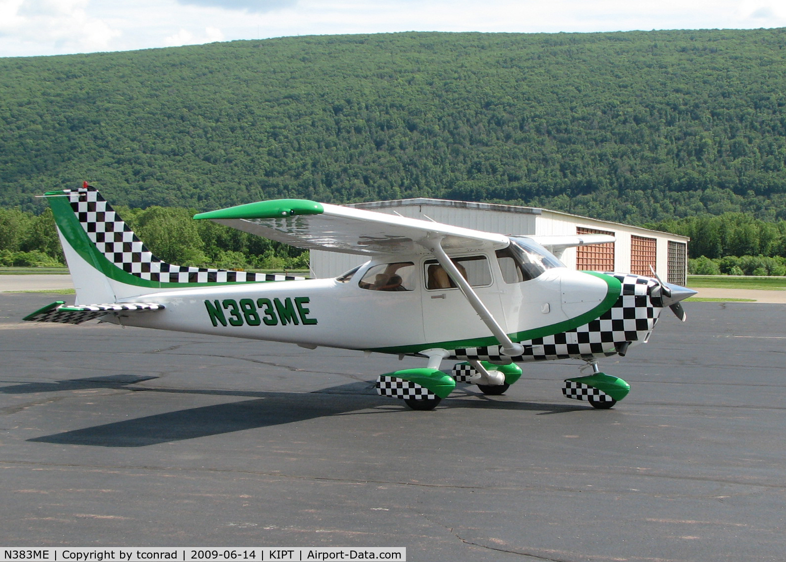 N383ME, 2000 Cessna 172S C/N 172S8567, at Williamsport