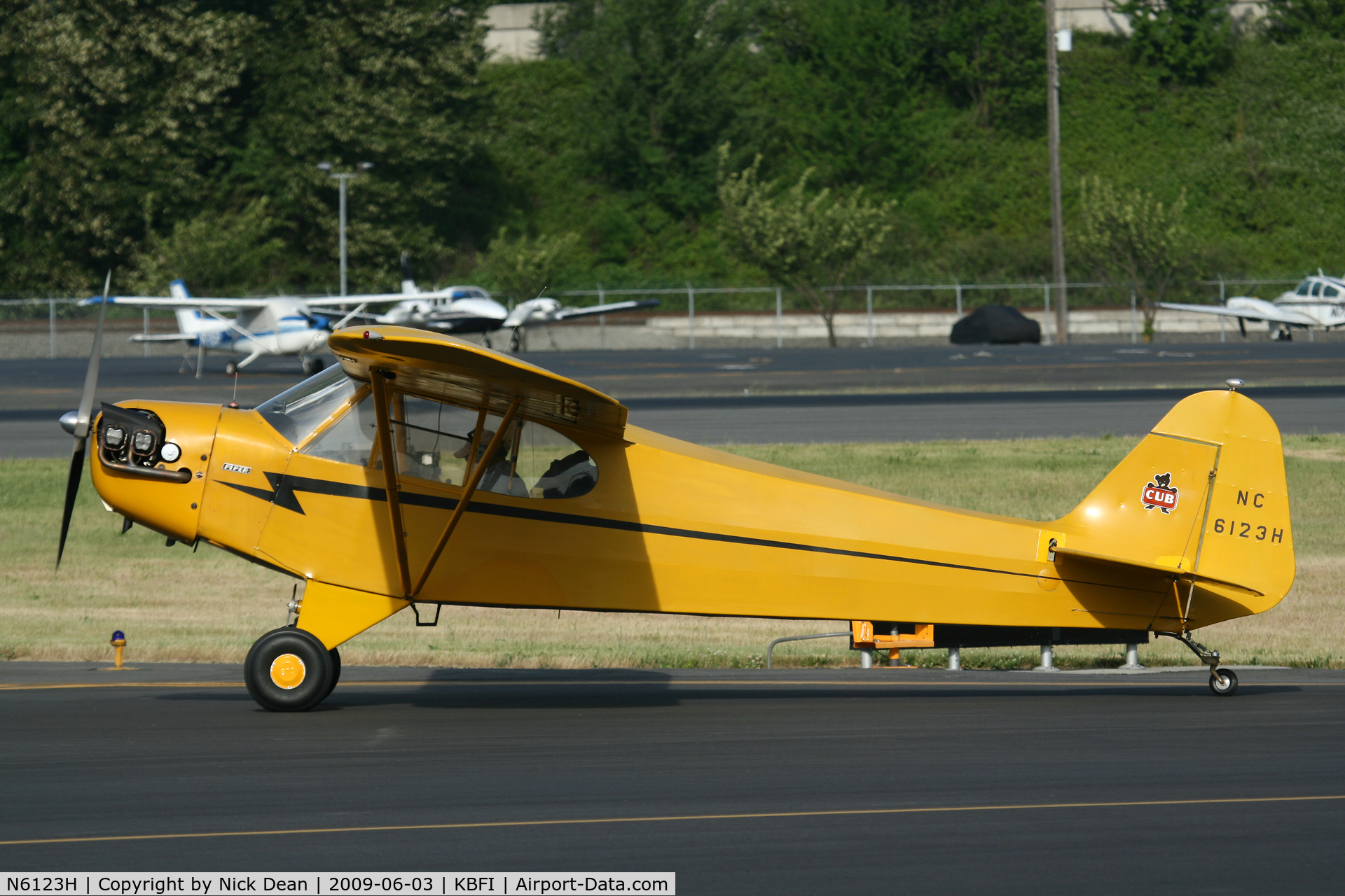 N6123H, 1946 Piper J3C-65 Cub C/N 19284, KBFI