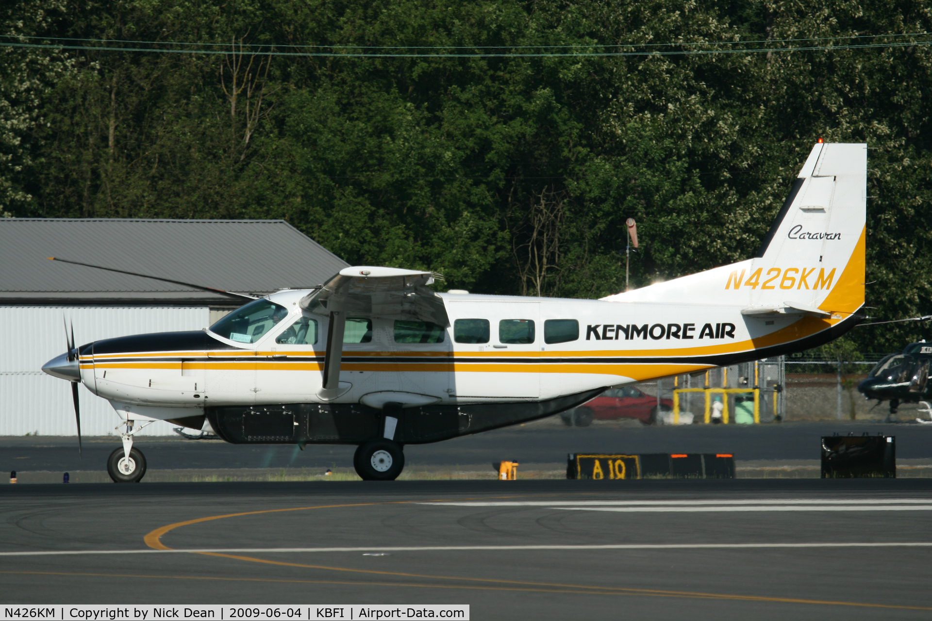 N426KM, 1999 Cessna 208 C/N 20800306, KBFI