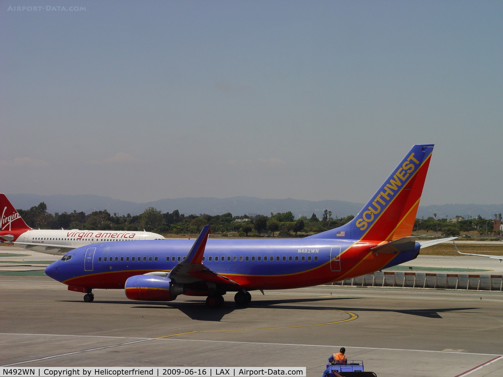 N492WN, 2004 Boeing 737-7H4 C/N 33866, taxiing westbound to turn around and come back to 24L