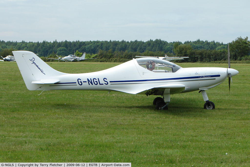 G-NGLS, 2008 Yeoman Dynamic WT9 UK C/N DY288, Visitor to 2009 AeroExpo at Wycombe Air Park