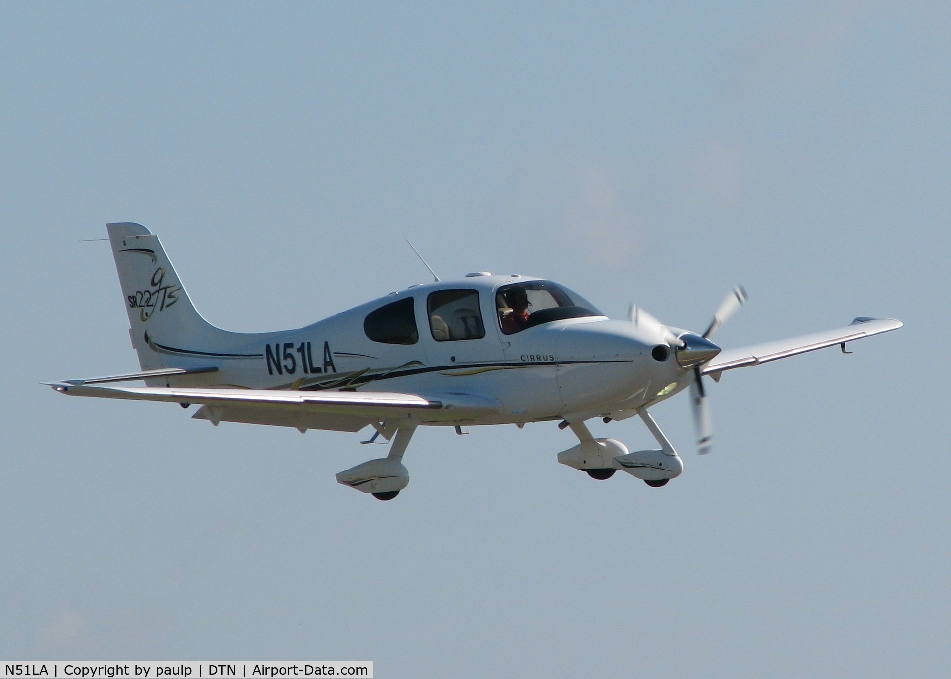 N51LA, 2005 Cirrus SR22 GTS C/N 1756, Landing on 14 at Downtown Shreveport.