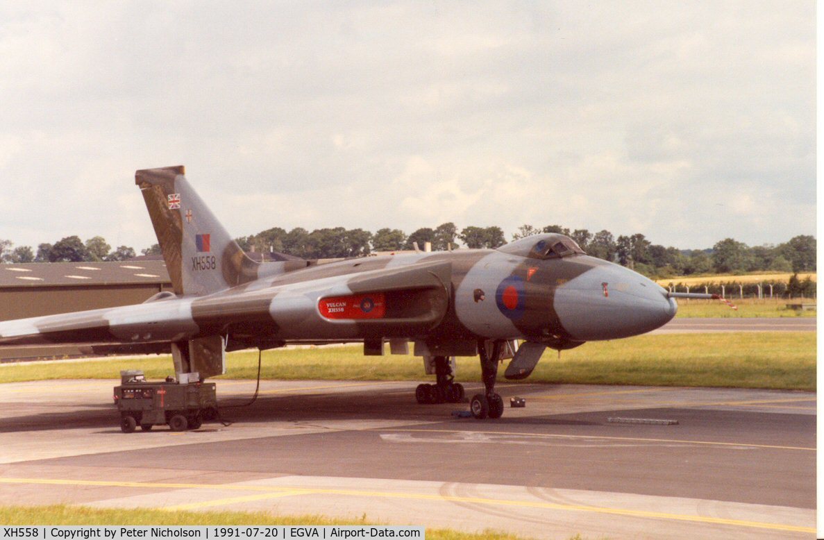 XH558, 1960 Avro Vulcan B.2 C/N Set 12, Airworthy again as a civilian for 2009, the Vulcan was flown by the Vulcan Display Team at the 1991 Intnl Air Tattoo at RAF Fairford.