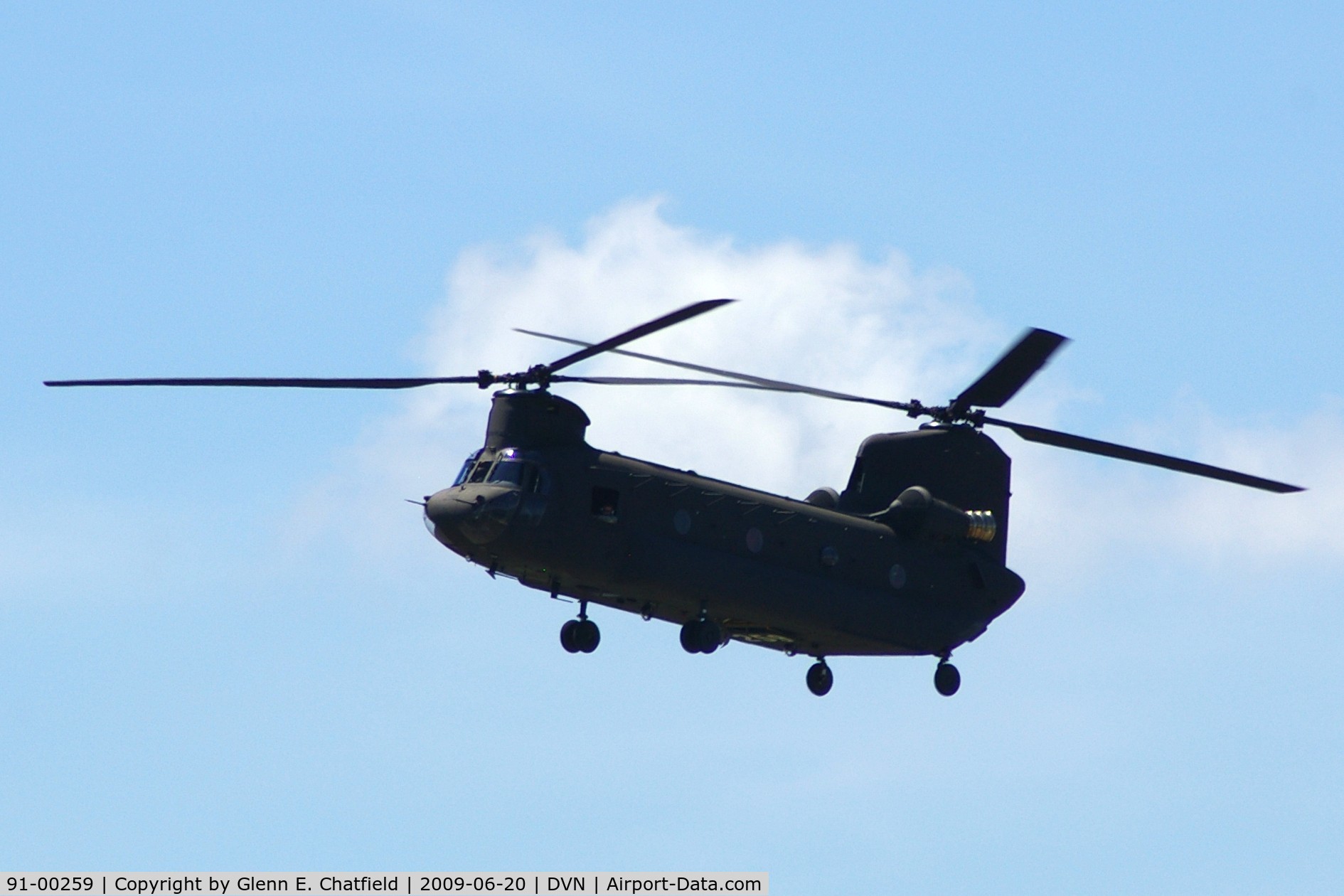 91-00259, Boeing Vertol CH-47D Chinook C/N M.3408, Quad Cities Air Show, approaching to land for display