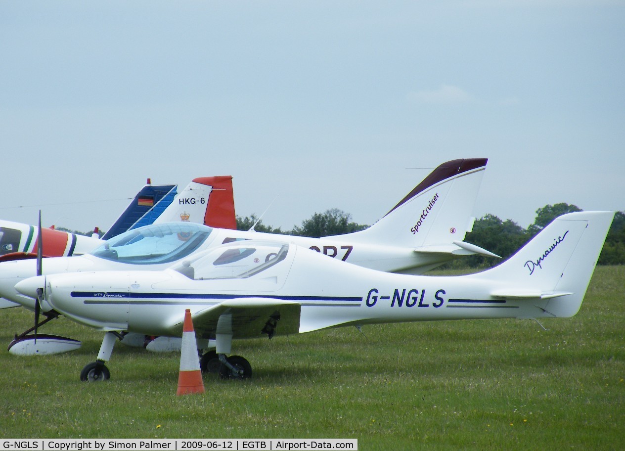 G-NGLS, 2008 Yeoman Dynamic WT9 UK C/N DY288, Dynamic WT9 visiting Aero Expo
