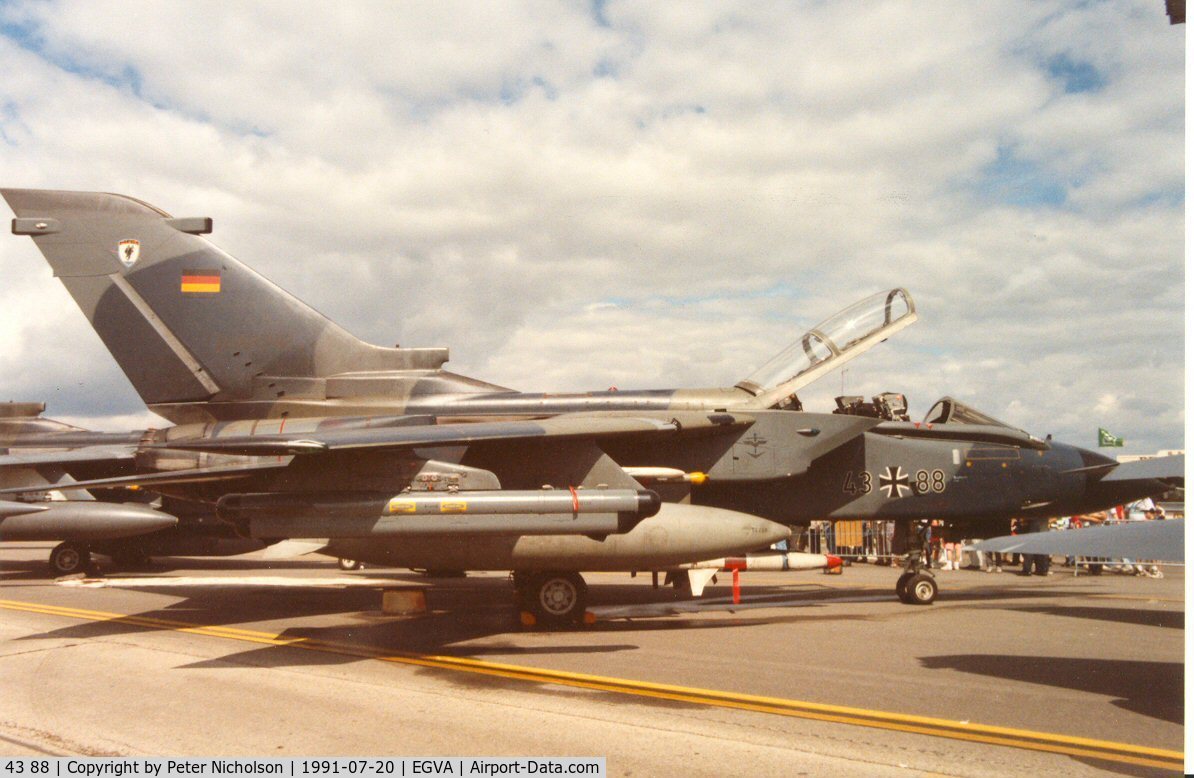 43 88, Panavia Tornado IDS C/N 228/GS061/4088, Tornado IDS of German Kreigsmarine's MFG-1 at the 1991 Intnl Air Tattoo at RAF Fairford.