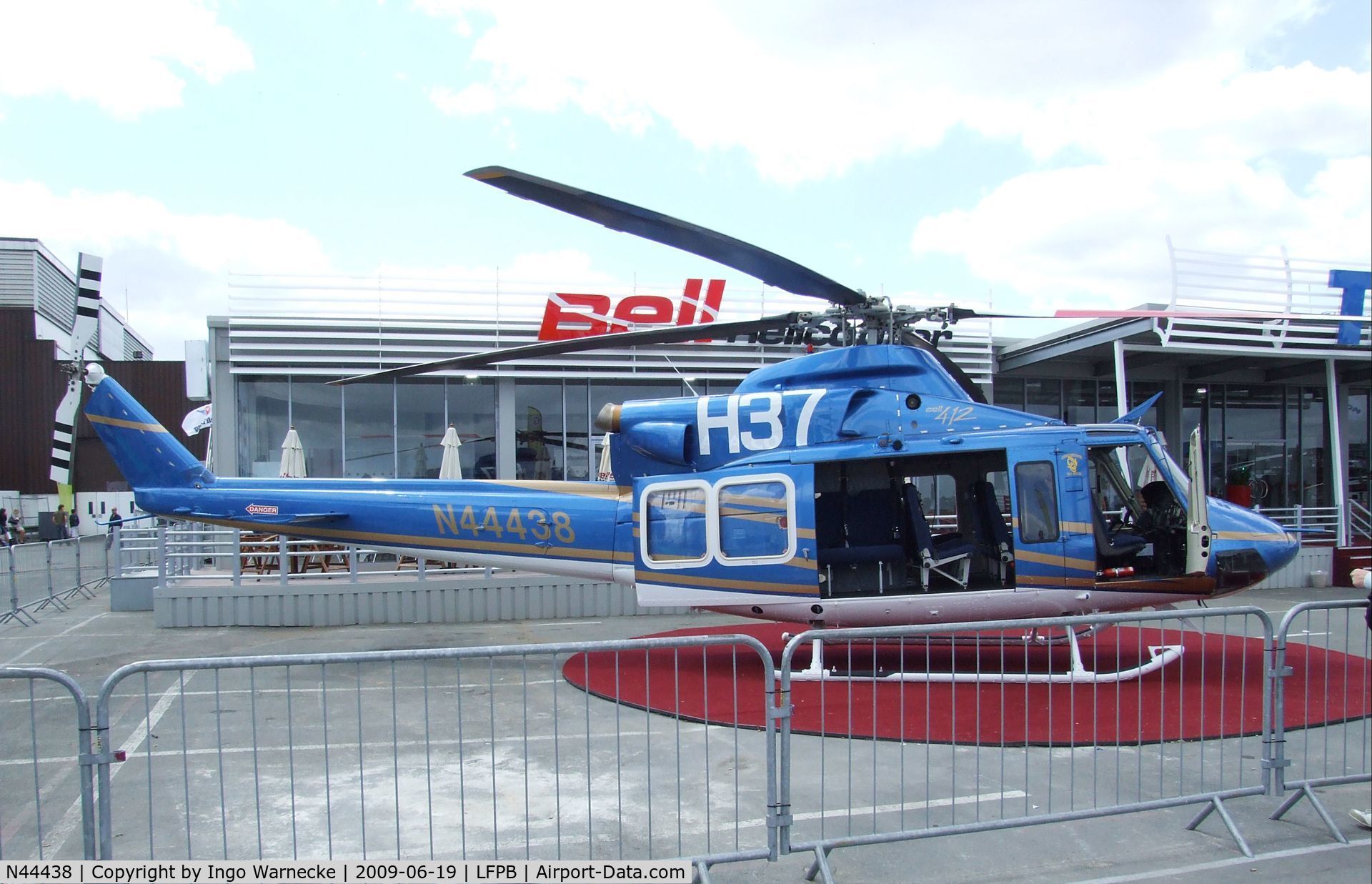 N44438, 2005 Bell 412EP C/N 36380, Bell 412EP of Conquistador Helo Services at the Aerosalon 2009, Paris