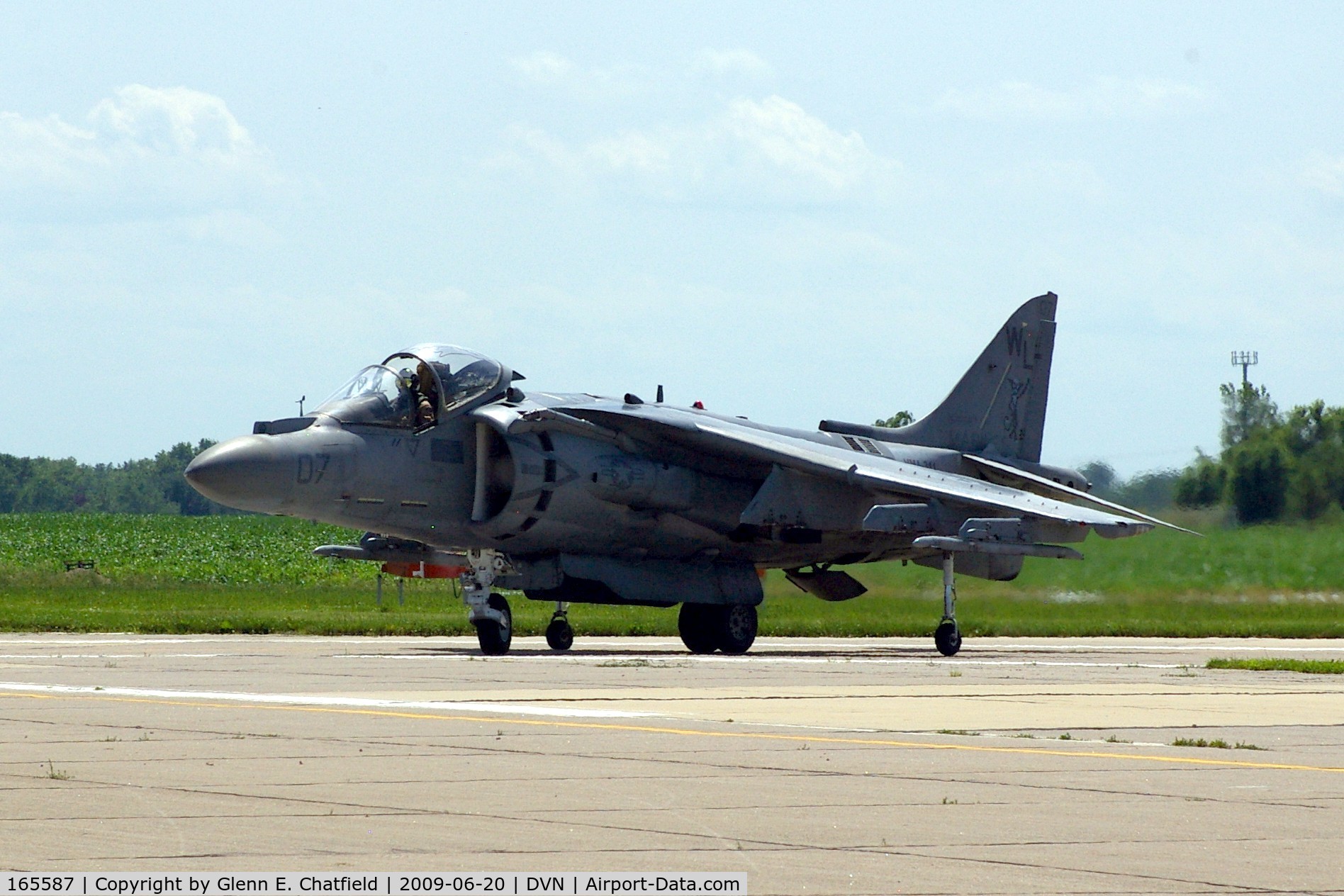 165587, Boeing AV-8B+(R)-27-MC Harrier II Plus C/N B324, Quad Cities Air Show, taxiing in after the display