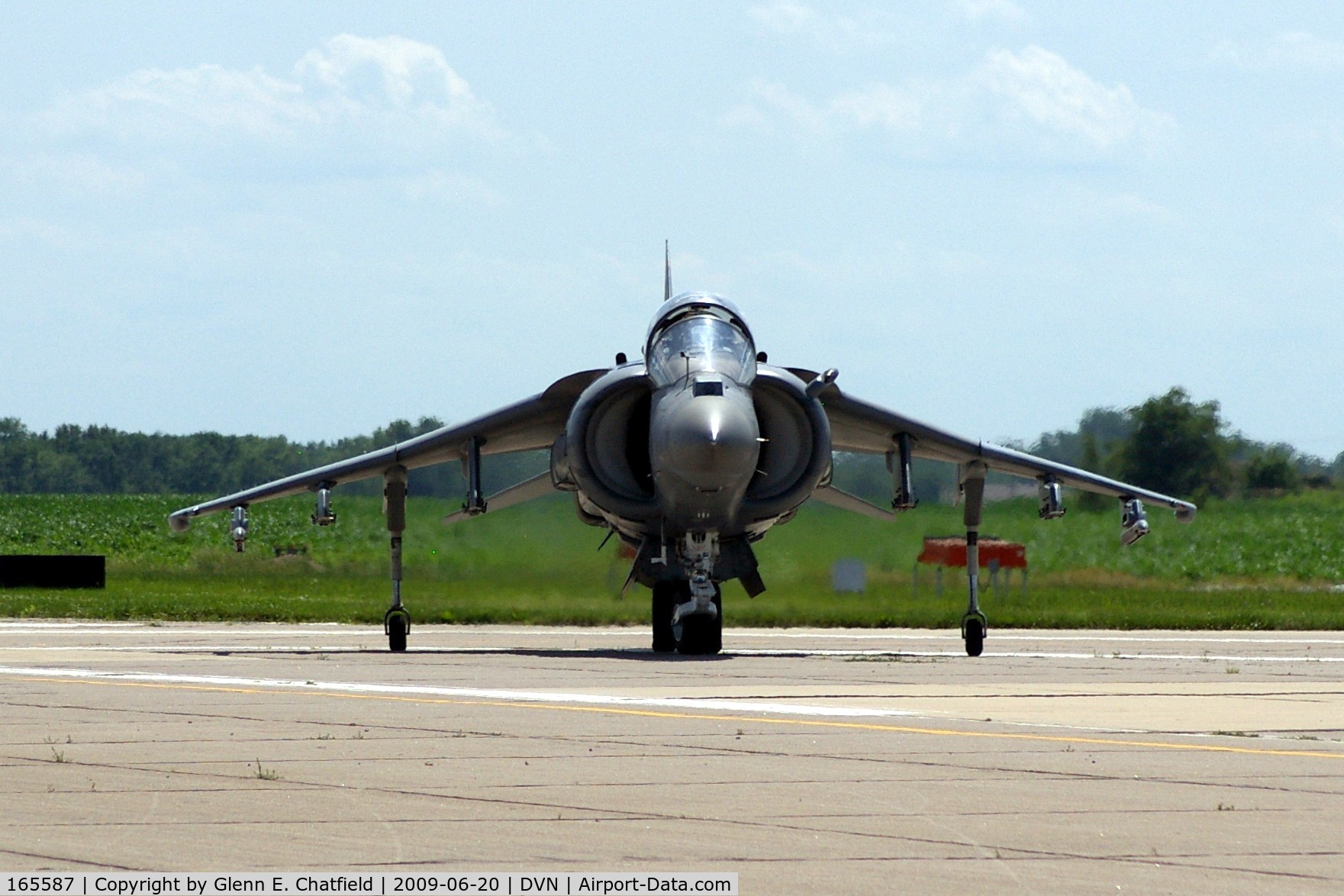 165587, Boeing AV-8B+(R)-27-MC Harrier II Plus C/N B324, Quad Cities Air Show, taxiing in after the display
