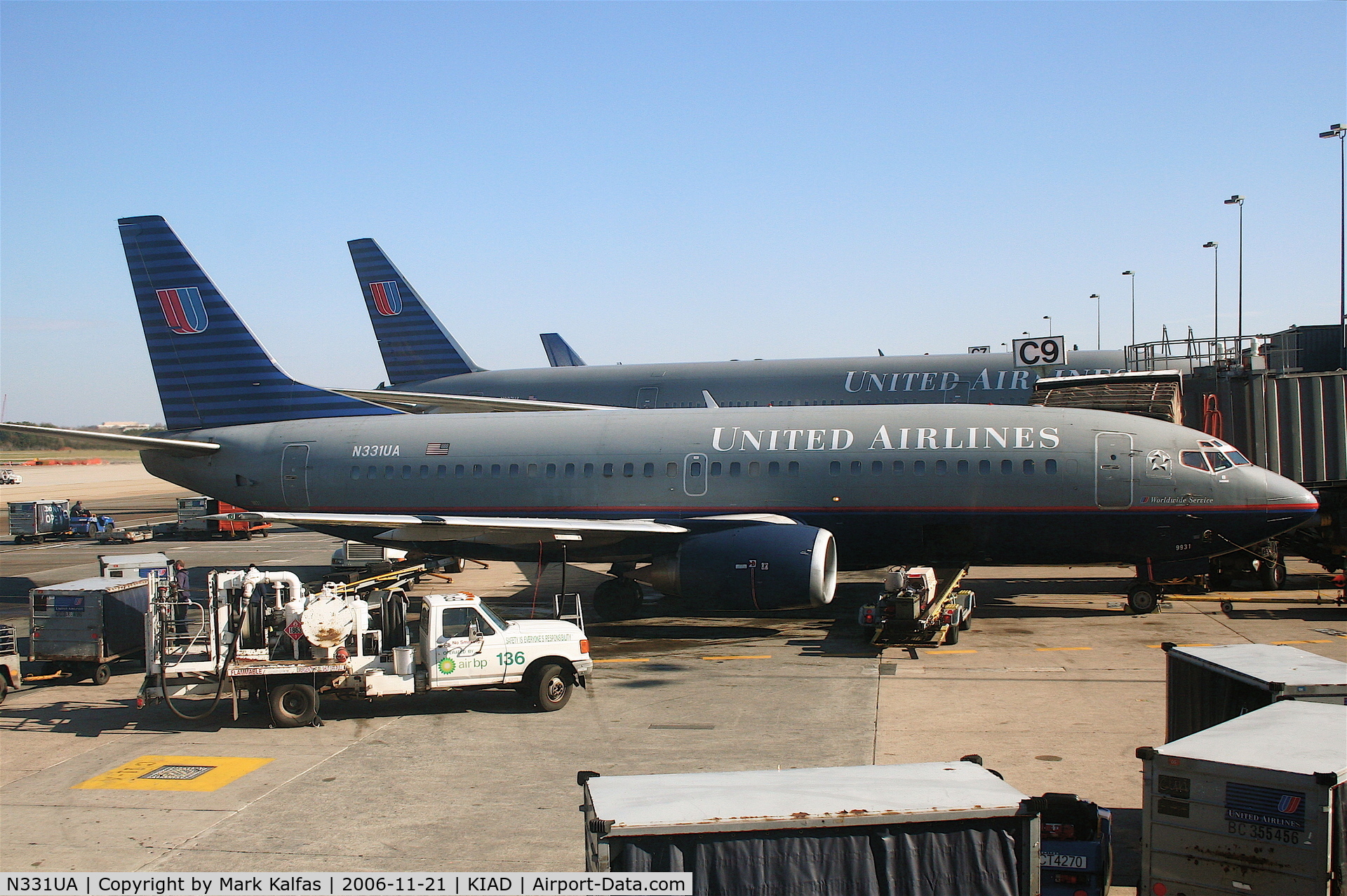 N331UA, 1988 Boeing 737-322 C/N 24192, Gate C9 KIAD