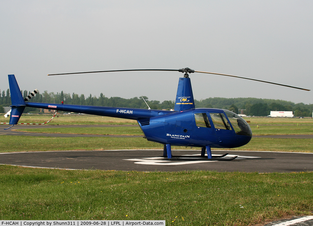 F-HCAH, 2004 Robinson R44 II C/N 10577, Parked...
