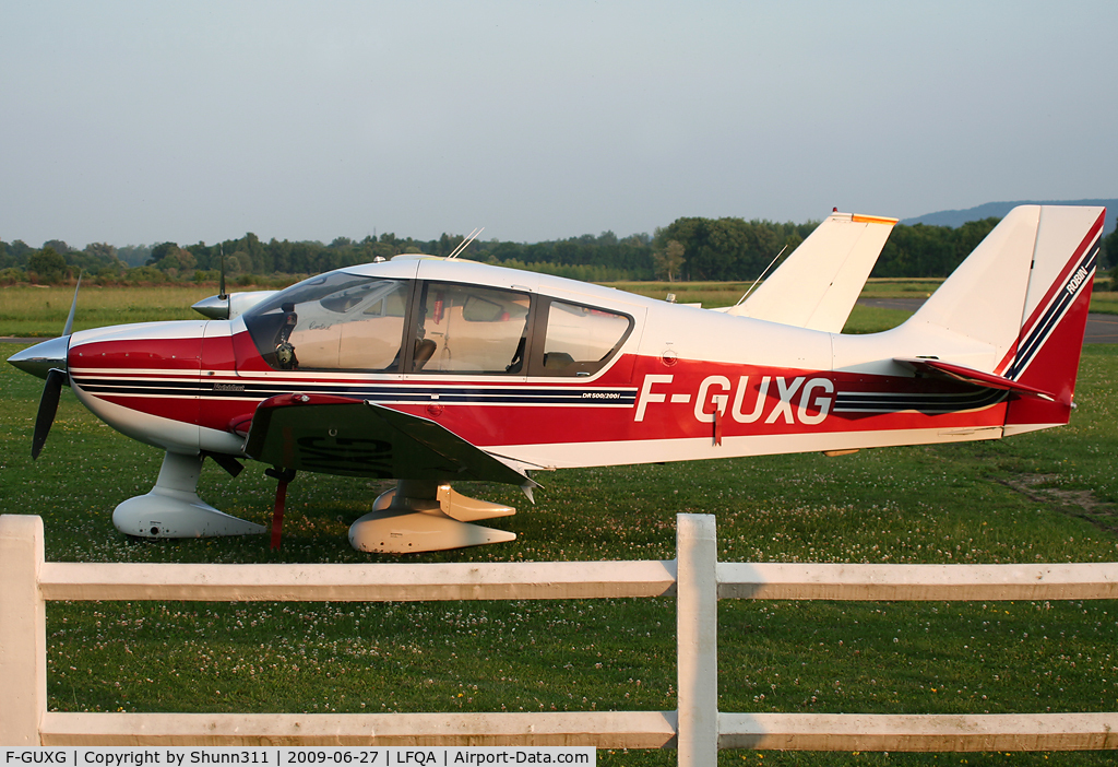 F-GUXG, 2000 Robin DR-400-500 President C/N 30, Parked...