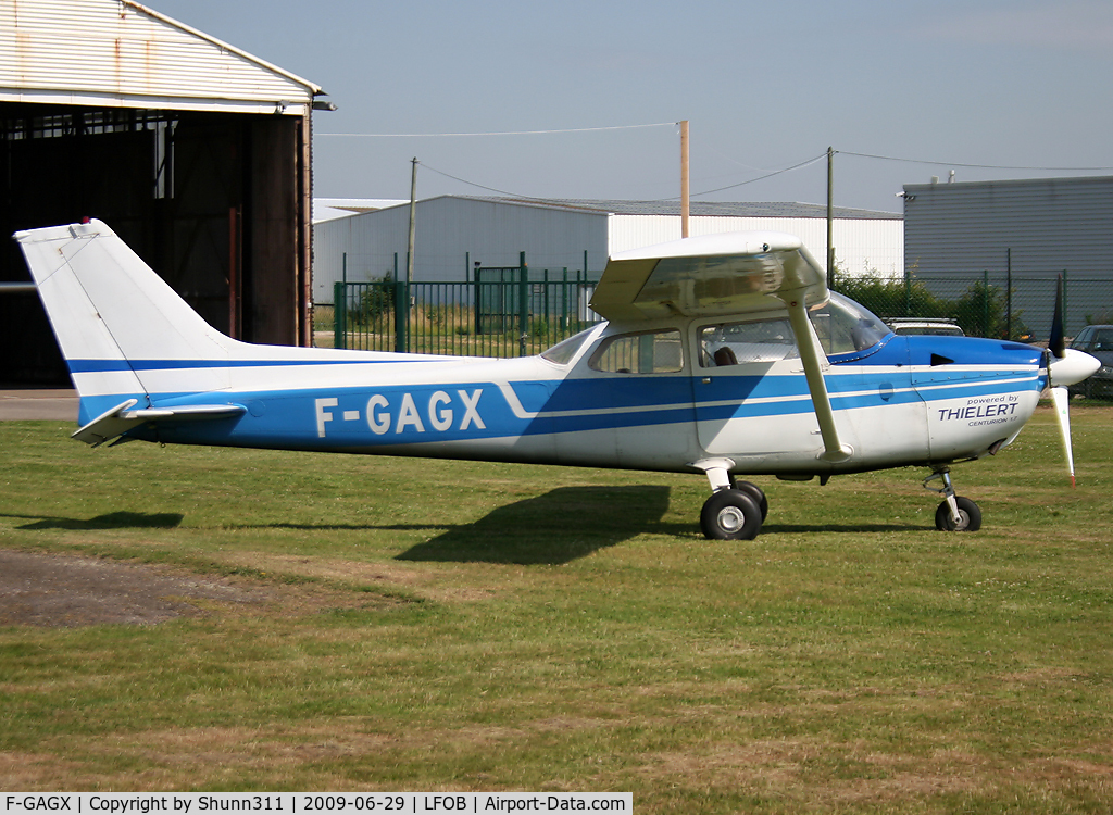 F-GAGX, Reims F172M Skyhawk Skyhawk C/N 1498, Parked in front of the Airclub hangar...