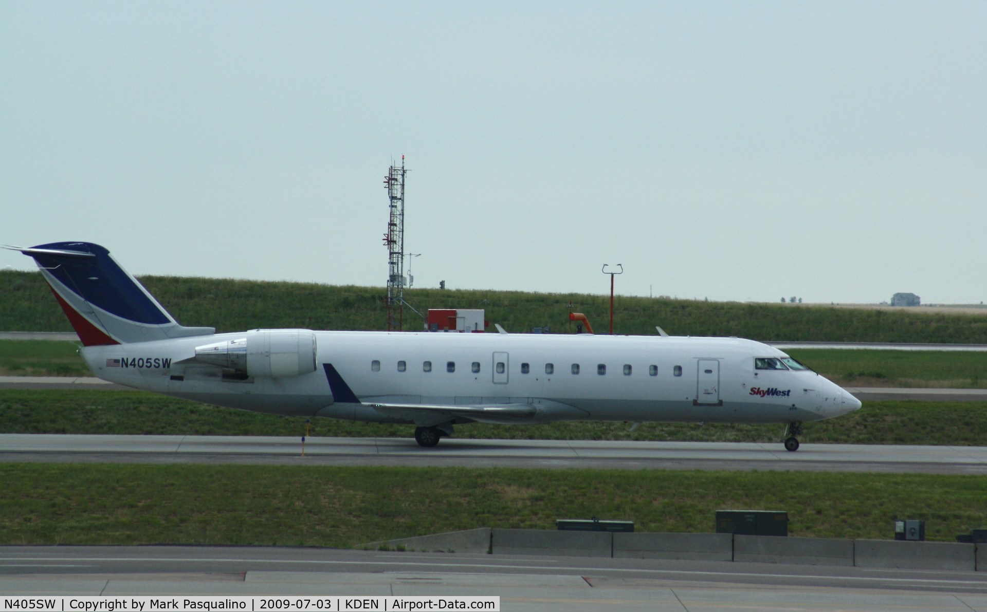N405SW, 1993 Canadair CRJ-200LR (CL-600-2B19) C/N 7029, CL-600-2B19
