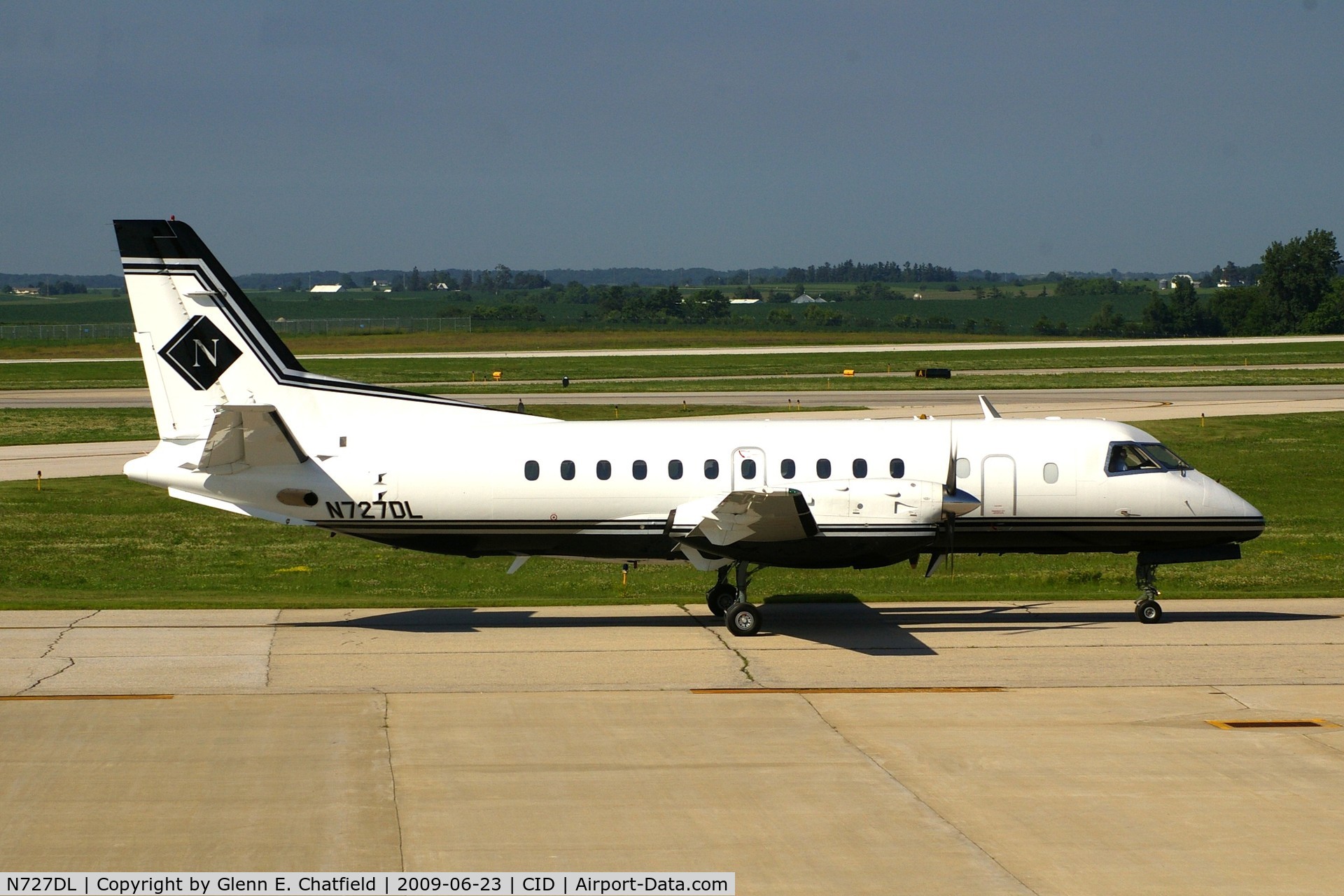 N727DL, 1985 Saab-Fairchild SF340A C/N 340A-036, Taxiing in to Landmark FBO.
