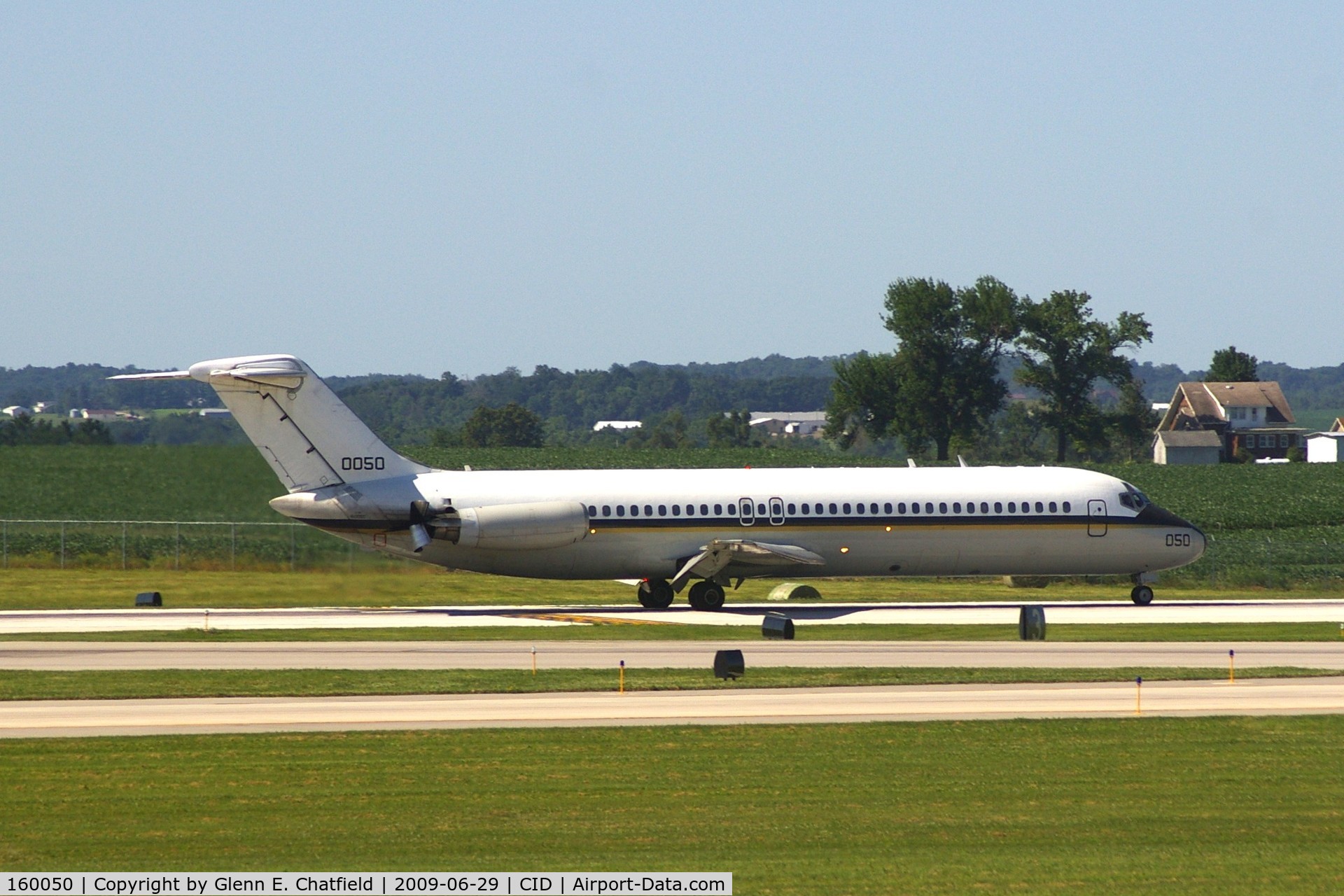 160050, 1975 McDonnell Douglas C-9B (DC-9-33) Skytrain II C/N 47699, Landing roll out on runway 27