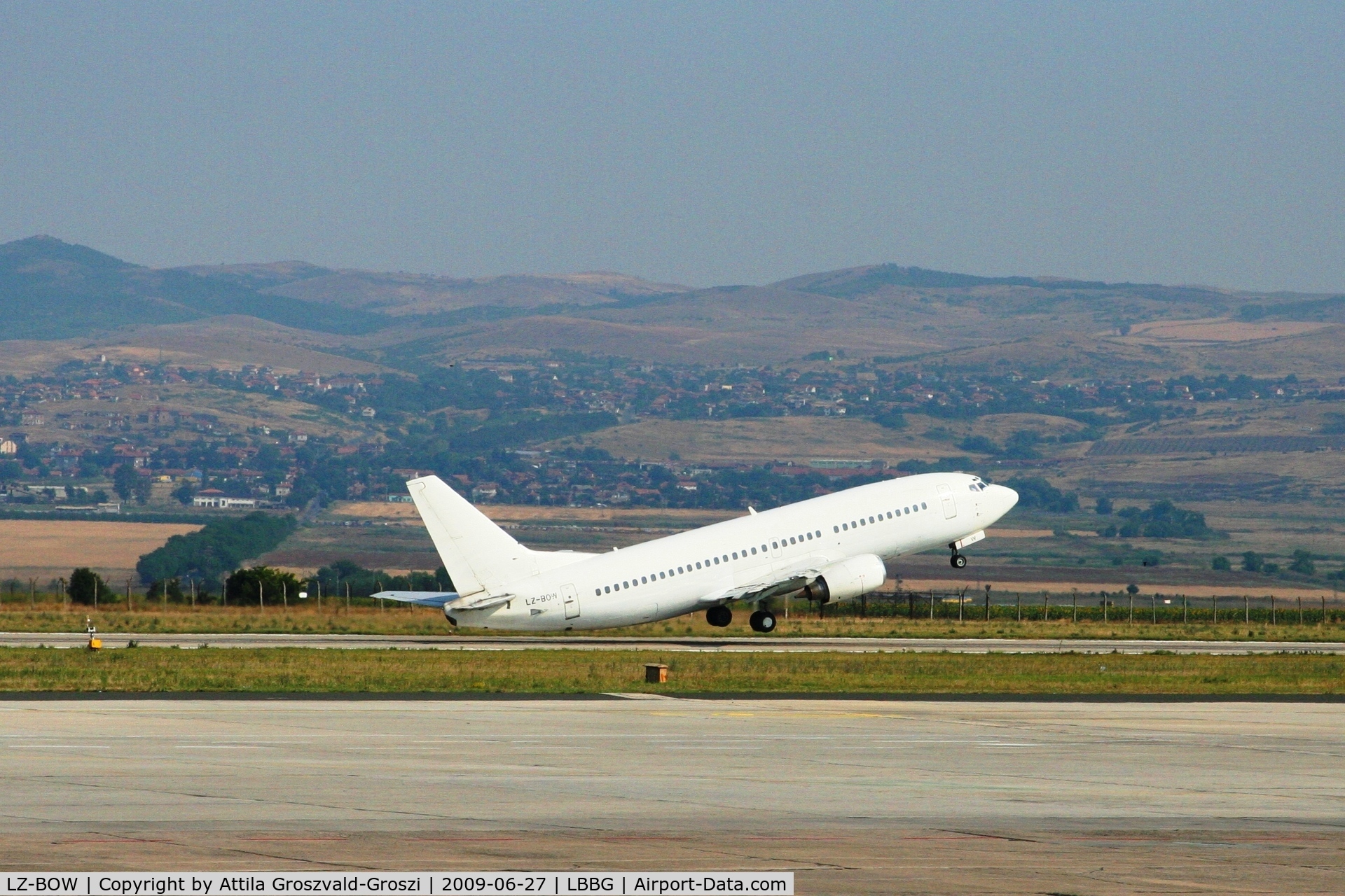 LZ-BOW, 1987 Boeing 737-330 C/N 23834, Burgas-Sarafovo International Airport LBBG Bulgaria