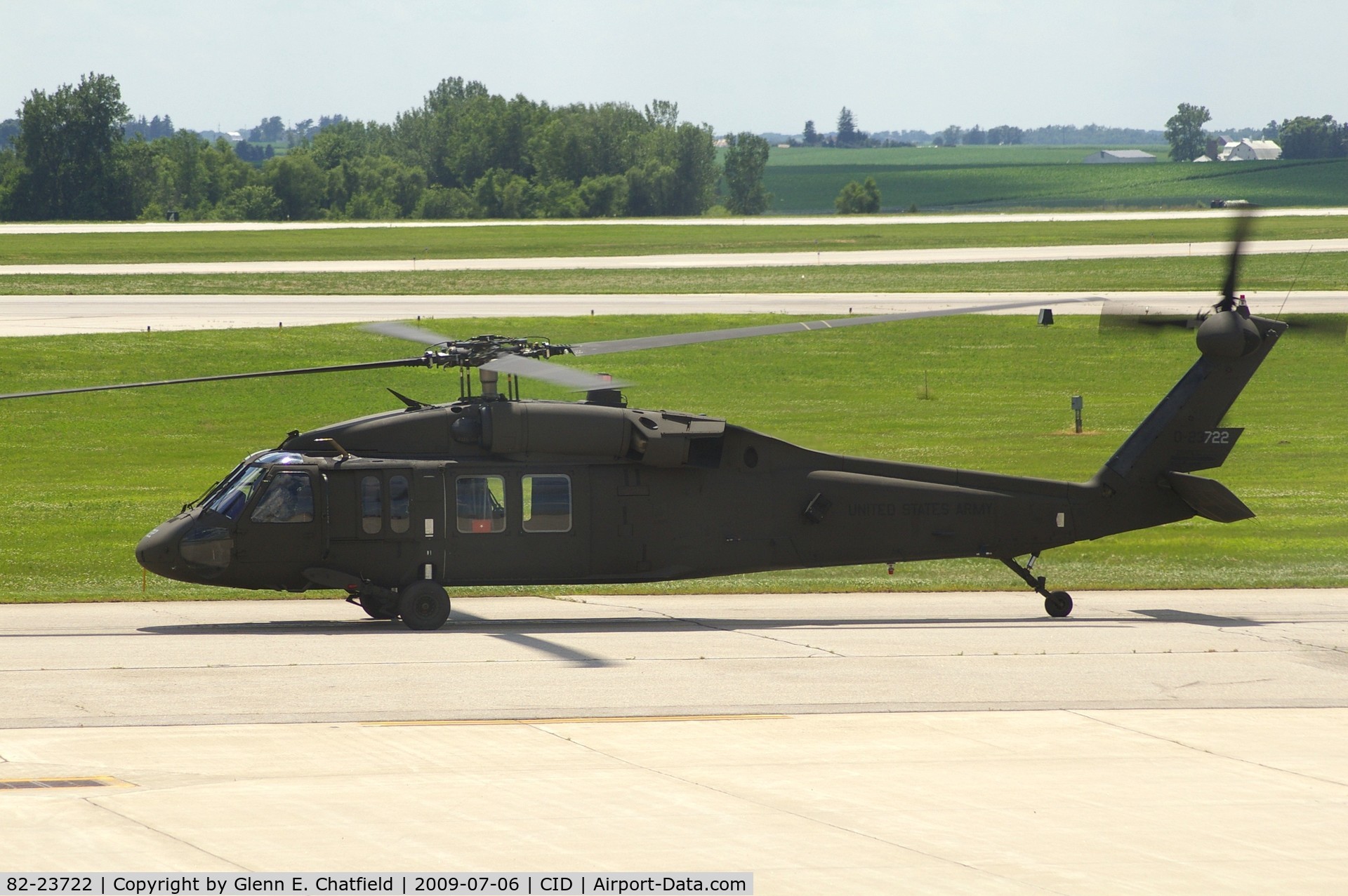 82-23722, 1982 Sikorsky UH-60A Black Hawk C/N 70545, Taxiing for departure.