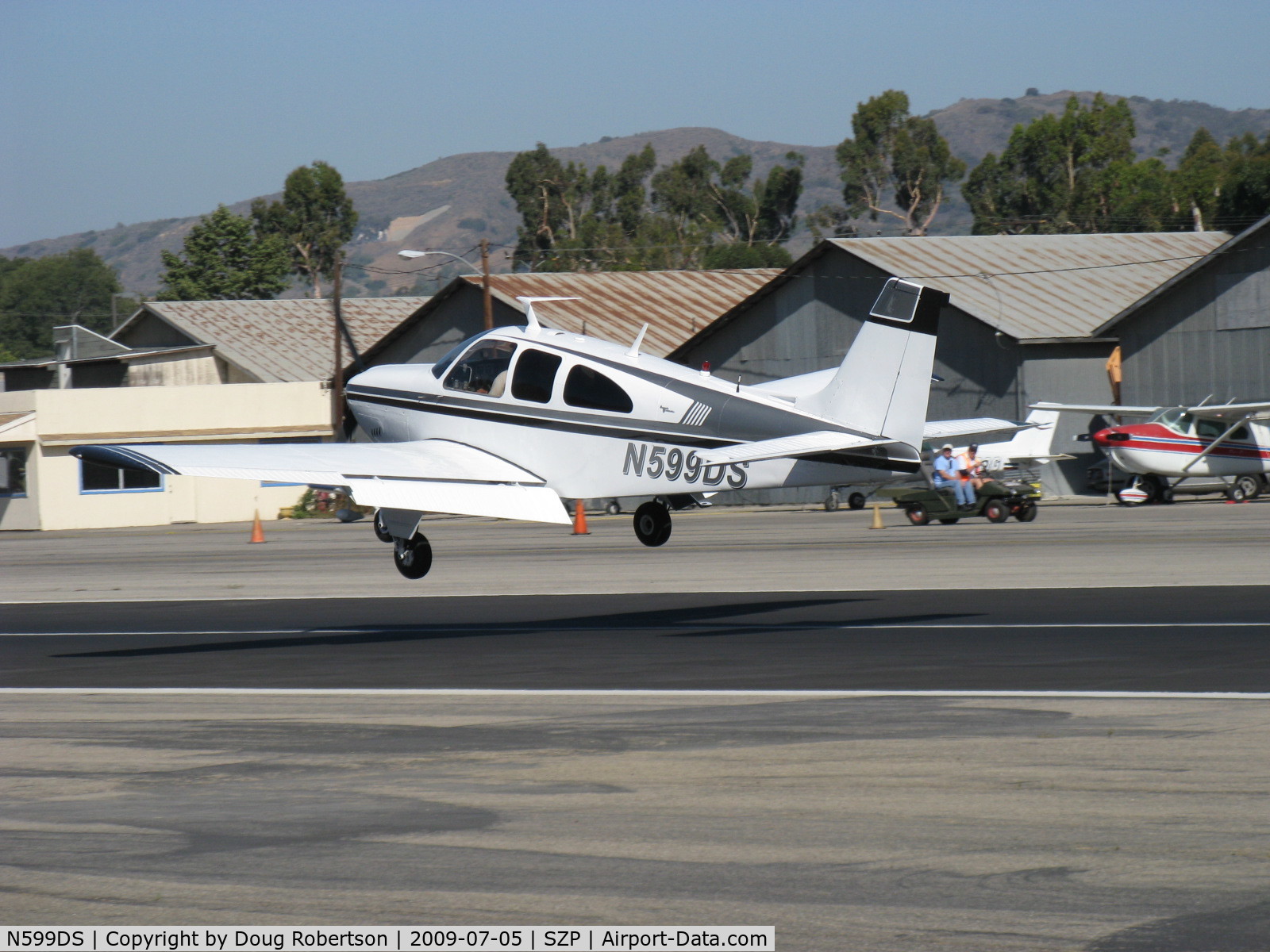 N599DS, 1967 Beech E33A Bonanza C/N CE-182, 1967 Beech E33A BONANZA, Continental IO-520-B 285 Hp, landing Rwy 22