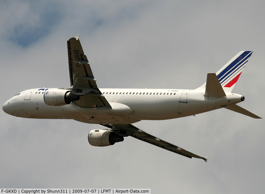 F-GKXD, 2002 Airbus A320-214 C/N 1873, On take off to Paris...
