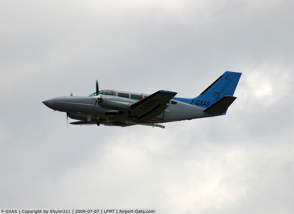 F-GXAS, 1981 Cessna 404 Titan C/N 404-0815, On take off rwy 31... Used for French Cycle Tour 2009