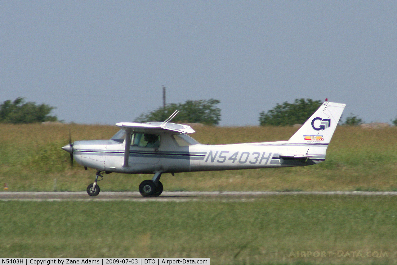 N5403H, 1979 Cessna 152 C/N 15284096, At Denton Municipal