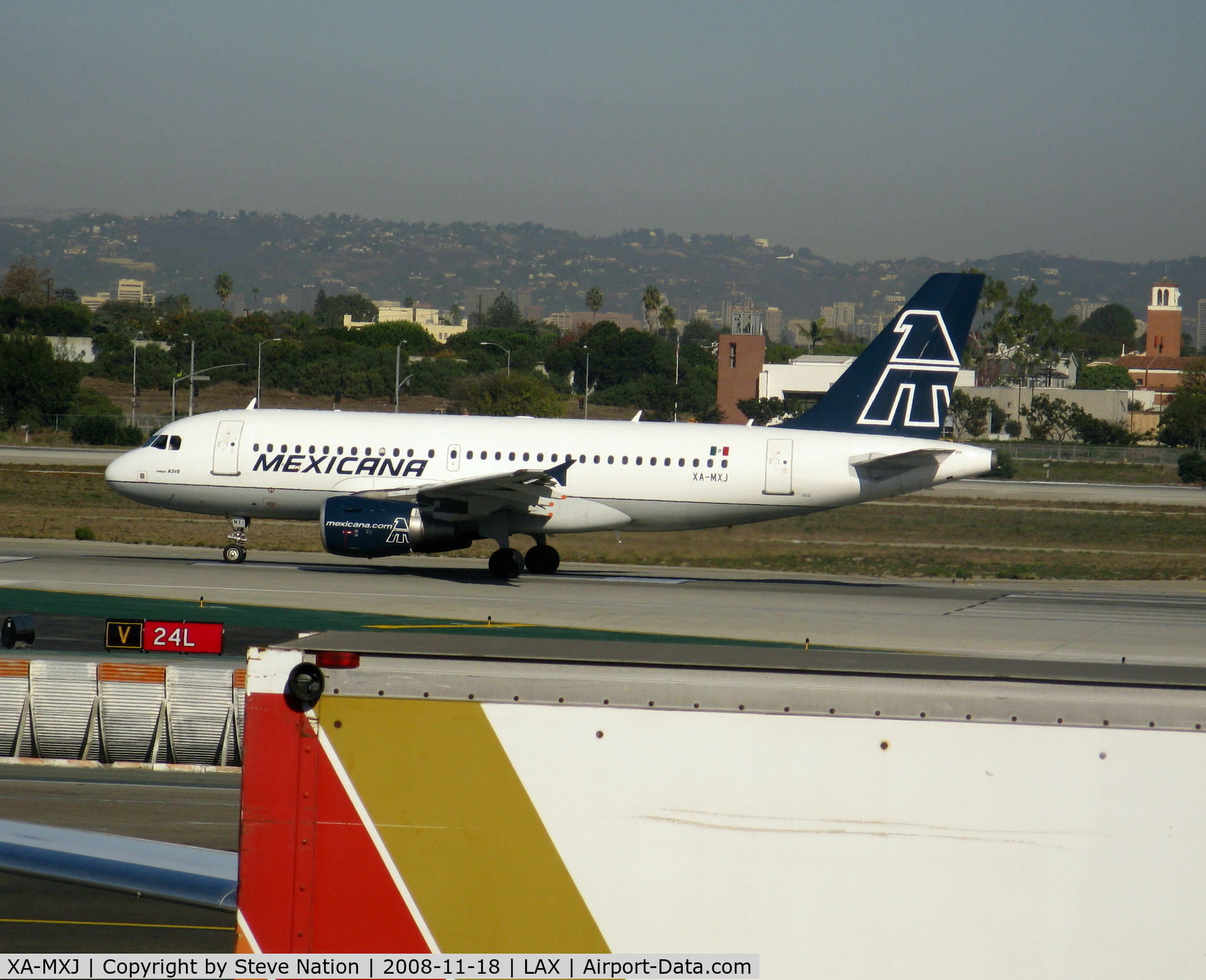 XA-MXJ, 2002 Airbus A319-112 C/N 1805, Mexicana Airbus A-319-112 rolling on RW 24L