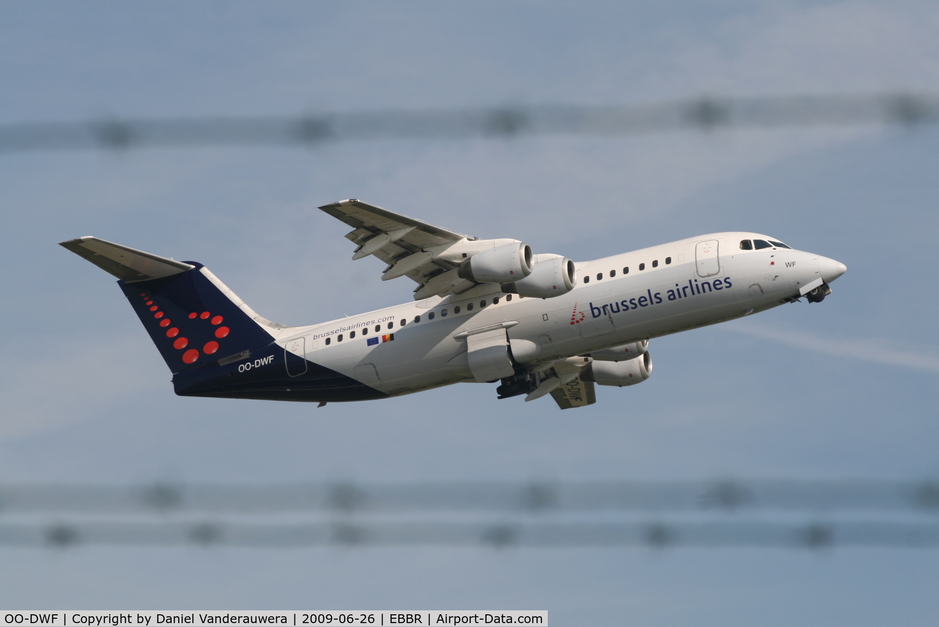 OO-DWF, 1998 British Aerospace Avro 146-RJ100 C/N E3332, Flight SN3721 is taking off from rwy 07R