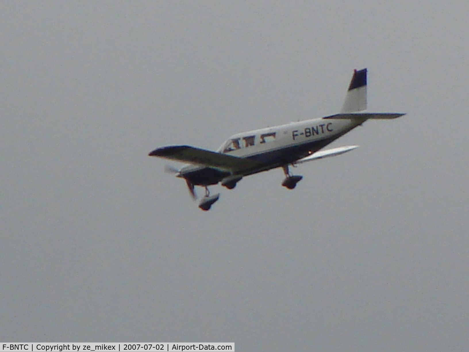 F-BNTC, Piper PA-32-260 Cherokee Six Cherokee Six C/N 32-607, FLying over disney land paris