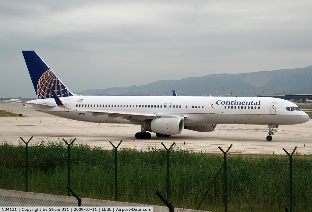 N34131, 1998 Boeing 757-224 C/N 28971, Lining up rwy 25R for departure...