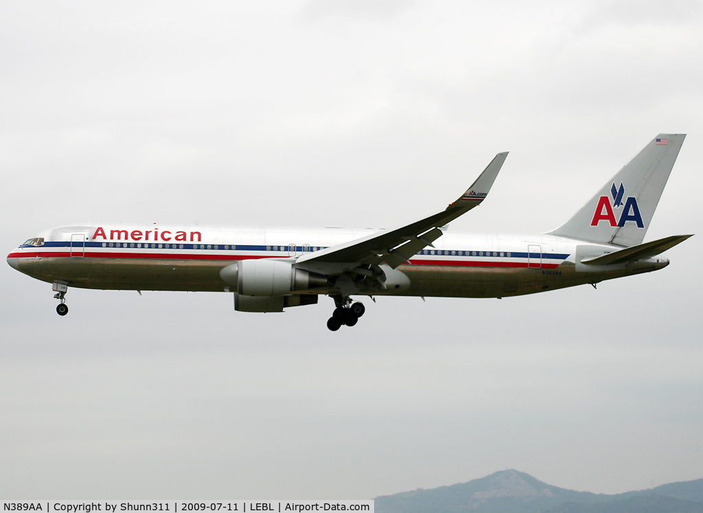 N389AA, 1994 Boeing 767-323 C/N 27449, Landing rwy 25R with fitted winglets