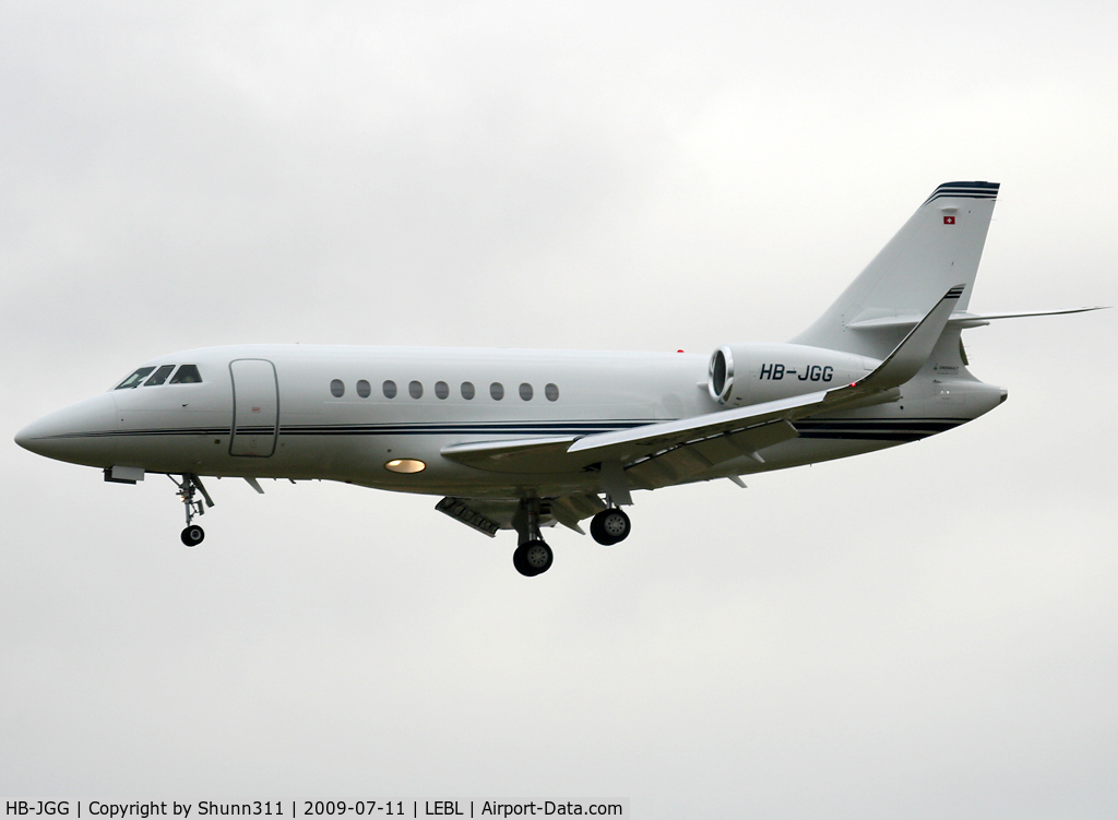 HB-JGG, 2009 Dassault Falcon 2000LX C/N 188, Landing rwy 25R