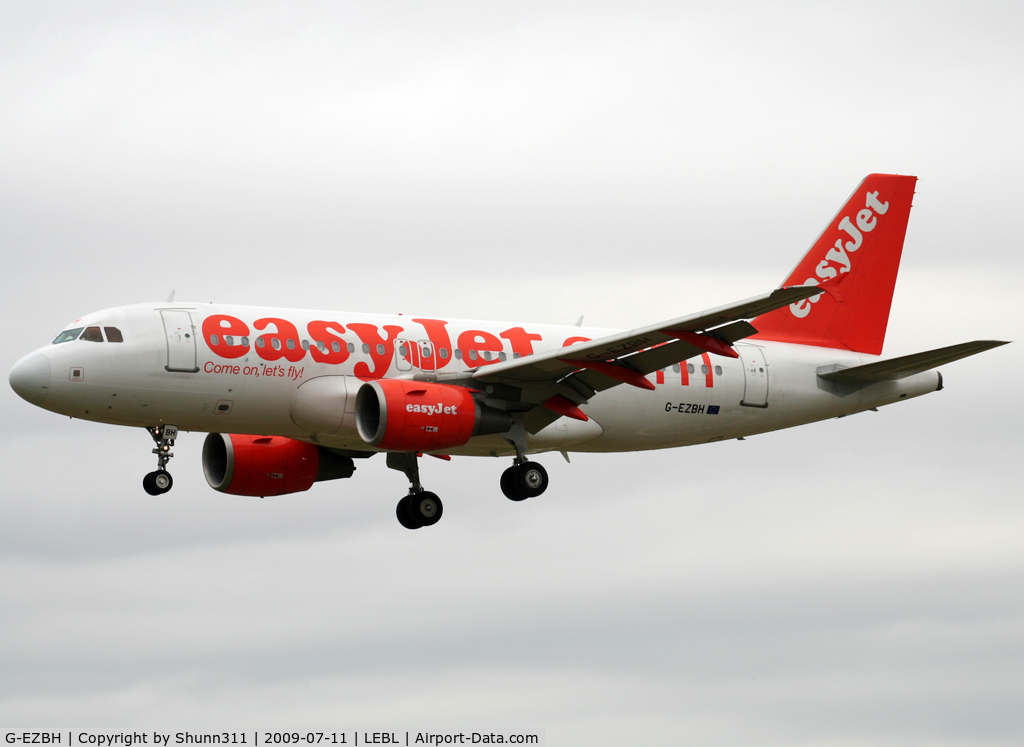 G-EZBH, 2006 Airbus A319-111 C/N 2959, Landing rwy 25R