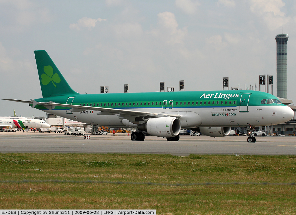 EI-DES, 2005 Airbus A320-214 C/N 2635, Taxiing to his gate...