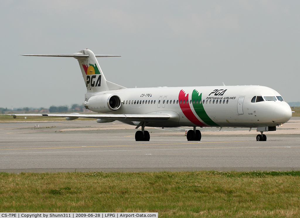 CS-TPE, 1991 Fokker 100 (F-28-0100) C/N 11342, Taxiing for departure...