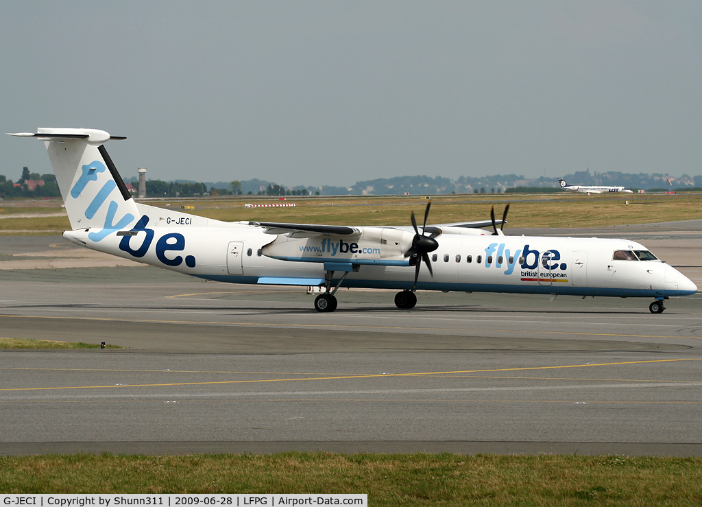 G-JECI, 2005 De Havilland Canada DHC-8-402Q Dash 8 C/N 4105, Taxiing to his gate...