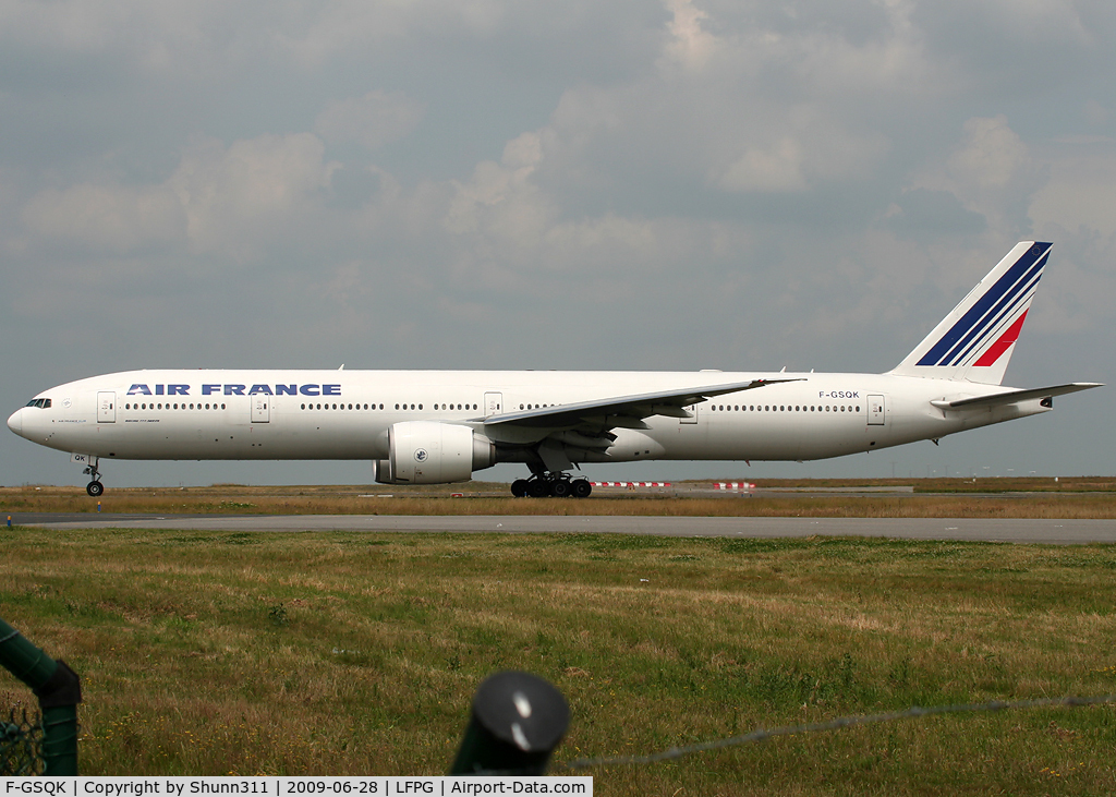 F-GSQK, 2005 Boeing 777-328/ER C/N 32845, Taxiing for departure...