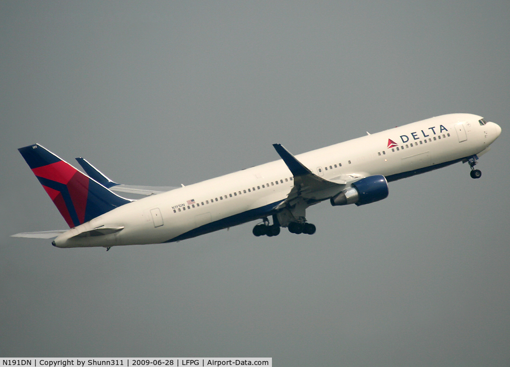 N191DN, 1997 Boeing 767-332 C/N 28448, On take off with n/c and fitted winglets...