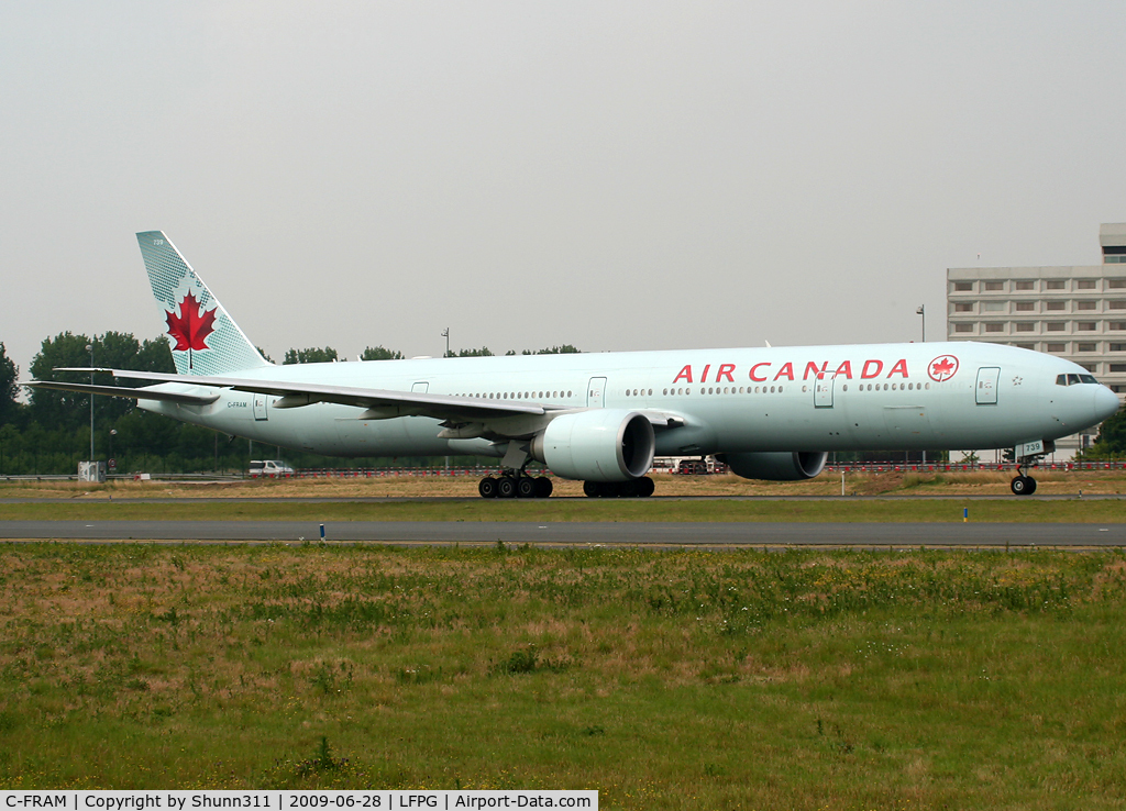 C-FRAM, 2008 Boeing 777-333/ER C/N 35250, Taxiing on parallels runways...