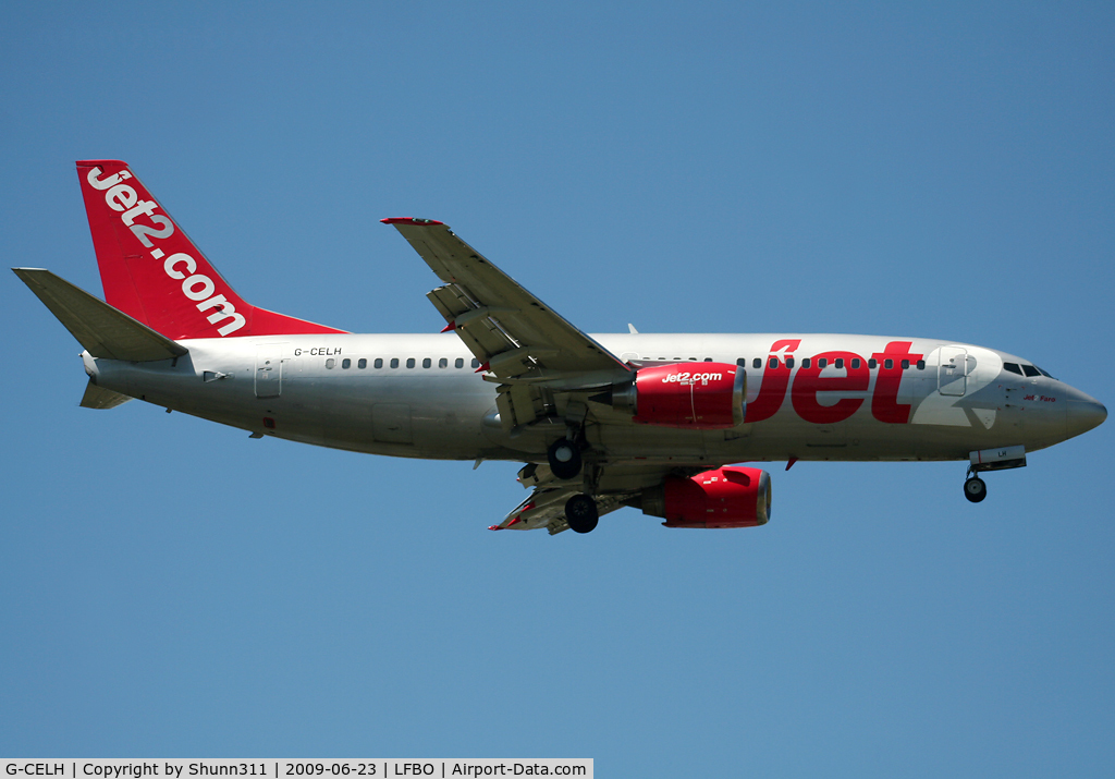 G-CELH, 1986 Boeing 737-330 C/N 23525, Landing rwy 32L