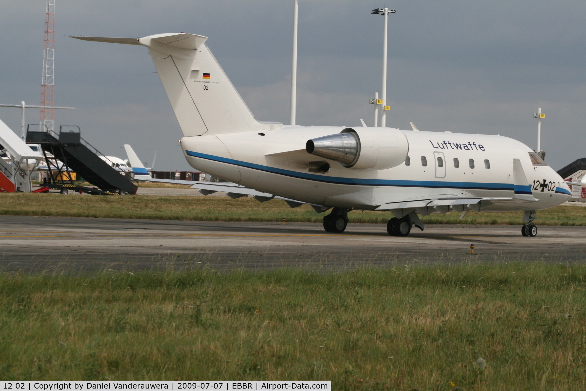 12 02, 1986 Canadair Challenger 601 (CL-600-2A12) C/N 3040, leaving General Aviation apron