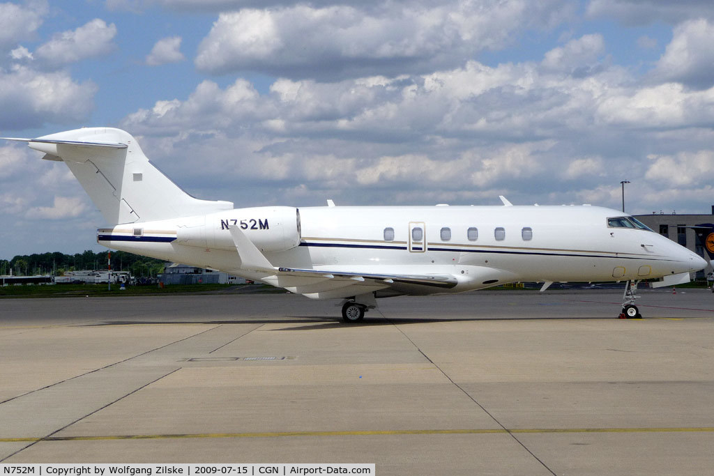 N752M, 2008 Bombardier Challenger 300 (BD-100-1A10) C/N 20210, visitor