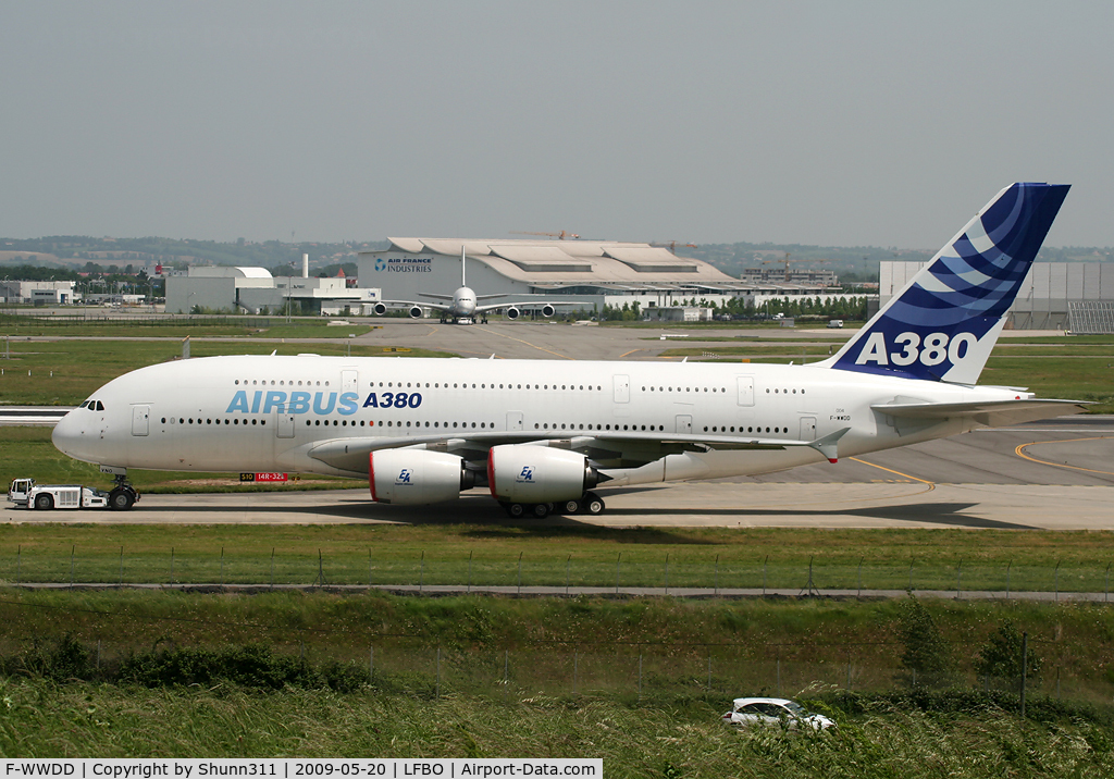 F-WWDD, 2005 Airbus A380-861 C/N 004, Trackted to Lagardere plant and with Engine Alliance engines...