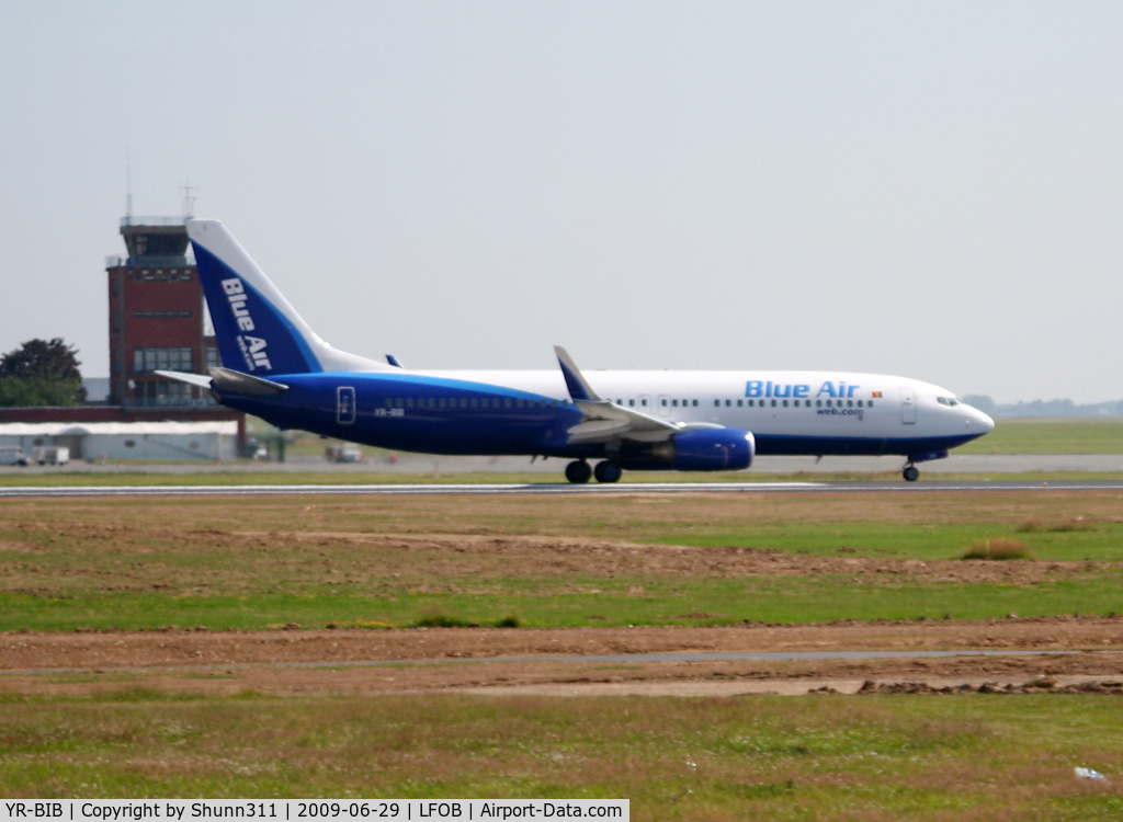 YR-BIB, 2000 Boeing 737-8AS C/N 29926, On take off...