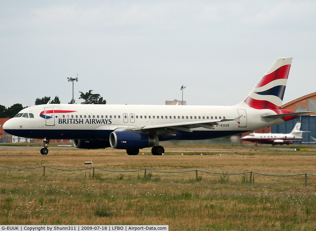 G-EUUK, 2002 Airbus A320-232 C/N 1899, Lining up rwy 32R for departure...