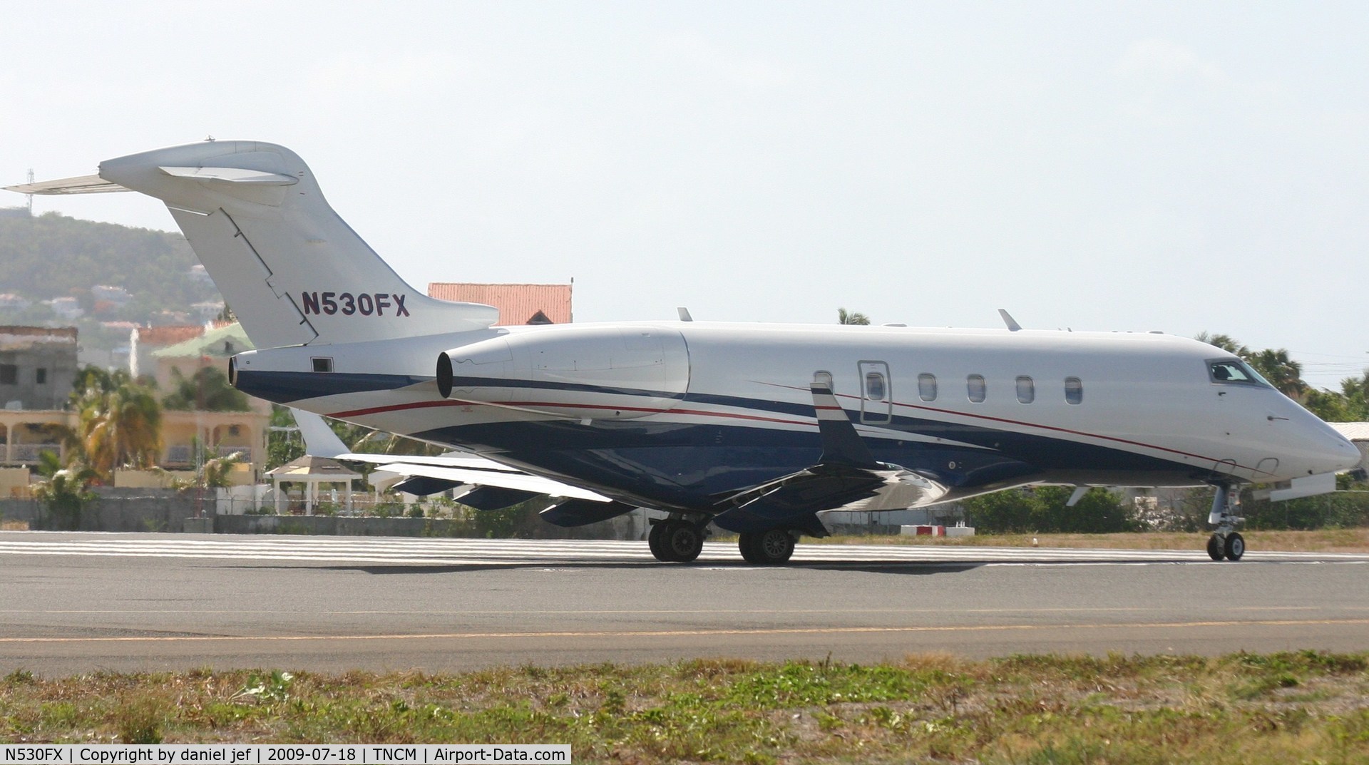 N530FX, 2007 Bombardier Challenger 300 (BD-100-1A10) C/N 20148, Back tracking runway 10