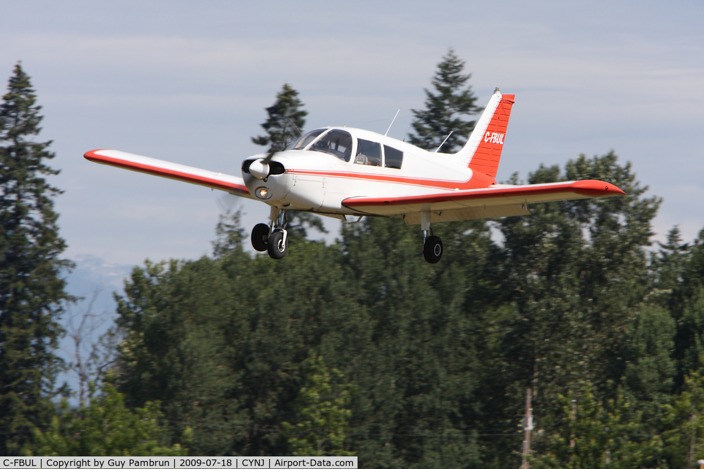 C-FBUL, 1973 Piper PA-28-140 C/N 28-7325239, On final