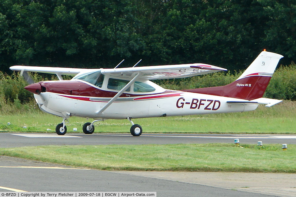 G-BFZD, 1978 Reims FR182 Skylane RG C/N 0010, Visiting Cessna 182 on 2009 Welshpool Air Day