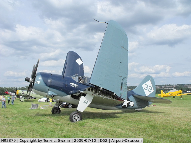 N92879, 1944 Curtiss SB2C-5 Helldiver C/N 83725, Folding the wings at the Geneseo Air Show 2009.