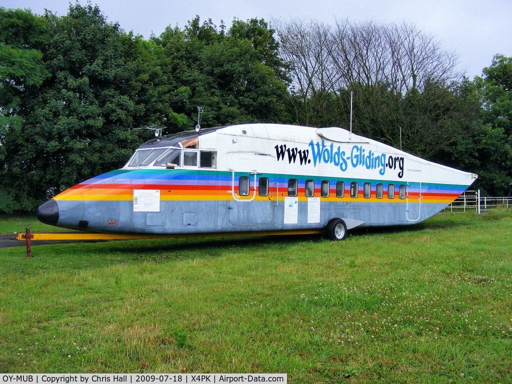 OY-MUB, 1981 Short 330-200 C/N SH.3069, mobile control centre at the Wolds Gliding Club